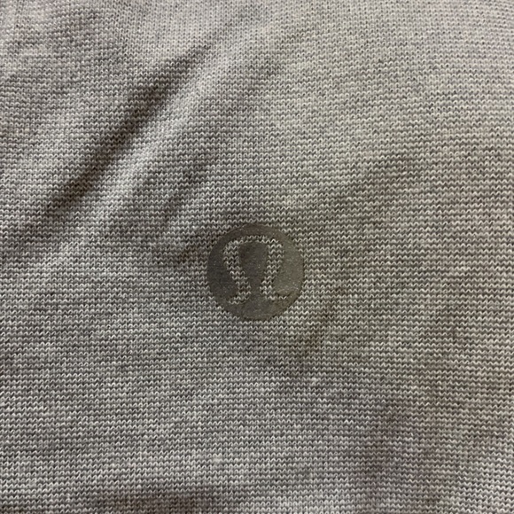Lululemon tank size 4 - Picture 3 of 3